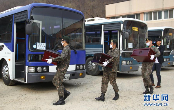 中國人民志愿軍烈士遺骸交接儀式在韓國仁川機場舉行4