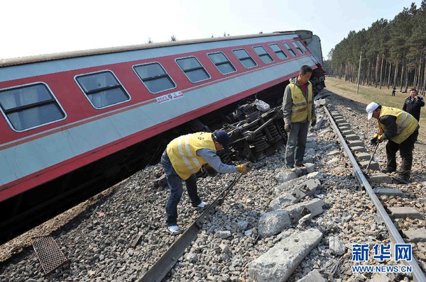 黑龍江一旅客列車發(fā)生脫線事故3