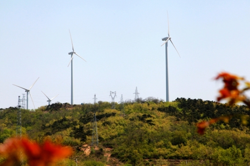 這是5月6日拍攝的山東威海中廣核風電場。