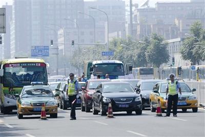 北京直升機(jī)降路口將心?；颊咚屯t(yī)院(組圖)