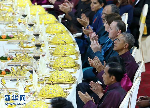 11月10日，國(guó)家主席習(xí)近平和夫人彭麗媛在北京為出席亞太經(jīng)合組織第二十二次領(lǐng)導(dǎo)人非正式會(huì)議的各經(jīng)濟(jì)體領(lǐng)導(dǎo)人及配偶舉行歡迎晚宴。這是晚宴現(xiàn)場(chǎng)。 新華社記者龐興雷攝