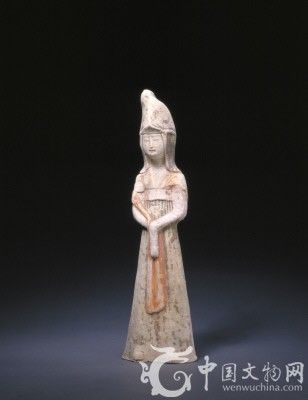 陶彩繪女俑，唐，高30.5cm，寬8.5cm。