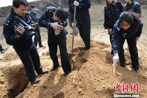 山西持槍殺人案-夫婦被活埋墓穴身亡-一同伙因分贓不均被槍殺3