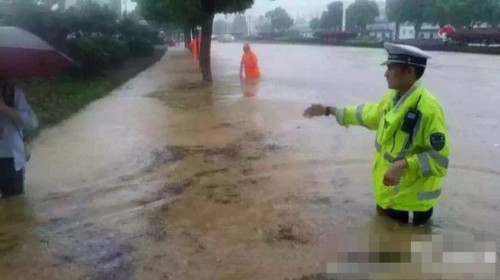 圖為暴雨中的南京。