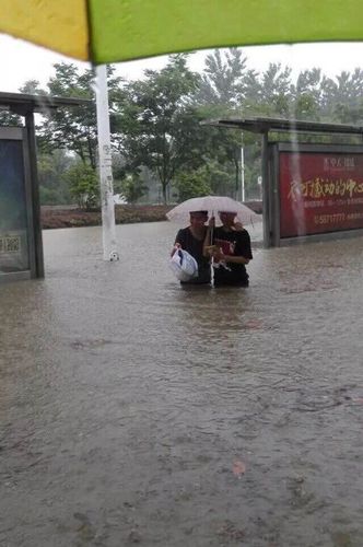 圖為暴雨中的南京。4