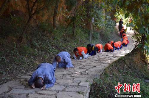 釋永信接見朝圣團(tuán)并開示