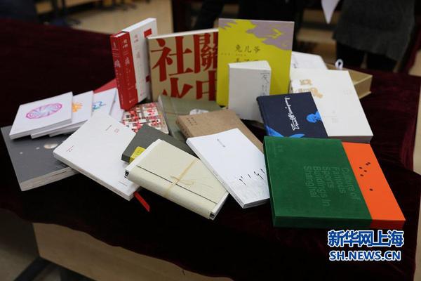 2015年度“中國(guó)最美的書(shū)”獲獎(jiǎng)圖書(shū)。