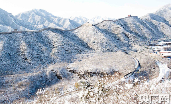 　雪后居庸關(guān)美景。