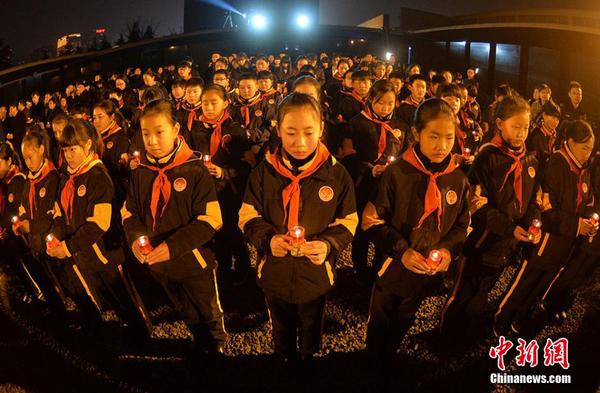 南京舉行和平燭光祭為30萬遇難者守靈3