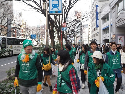 日本人難忍巴黎臟亂差 組團(tuán)打掃衛(wèi)生