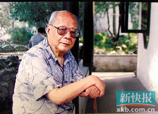 簡介 王季遷(1907-2003) 又名王己千。由于嫌“季遷”筆劃太多,改為“己千”,取“人十之,己千之”之意。他稱:“別人學十次就會的東西,我要學一千次,因我的天分沒有別人高”。1907年生于蘇州,早年師從收藏家兼畫家吳湖帆,晚年定居美國。他的藏品涵蓋宋、元、明、清歷代珍品。晚年,王季遷將大量藏畫賣給美國紐約大都會博物館,由此毀譽不一。