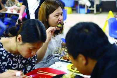 同濟大學開設(shè)夜排檔PK黑暗料理