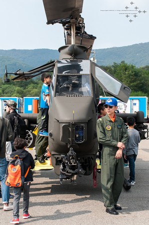 眼鏡蛇武裝直升機的多管機炮，