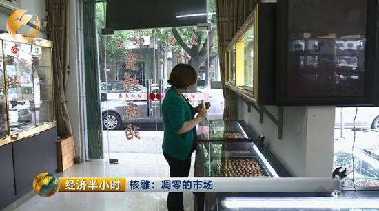 一個上午，阿杜的店里都沒有幾個人上門，阿杜告訴我們，從去年開始，這種情形就已經(jīng)是家常便飯了。