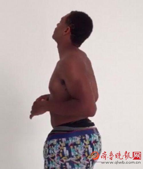 外國男子直播穿100條內(nèi)褲 稱