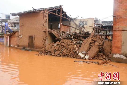 圖為牟定發(fā)生強(qiáng)降雨洪澇災(zāi)害 鐘欣 攝