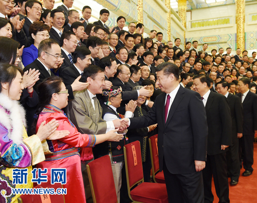 11月7日，黨和國家領導人習近平、劉云山等在北京人民大會堂會見中華全國新聞工作者協會第九屆理事會全體代表和中國新聞獎、長江韜奮獎獲獎者代表。新華社記者李學仁攝