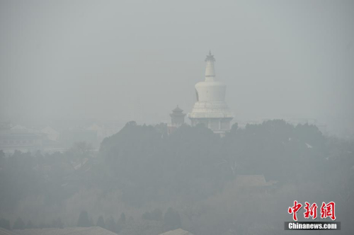 12月20日，北京大霧、霾預警雙發(fā)，局地能見度不足50米，整個京城仿佛置身于“仙境”，分不清霧和霾。<a target='_blank' href='http://www.chinanews.com/' >中新網(wǎng)</a>記者 金碩 攝