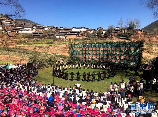 【網(wǎng)絡媒體走轉(zhuǎn)改】彝繡守護人李如秀：讓“指尖花朵”永綻放