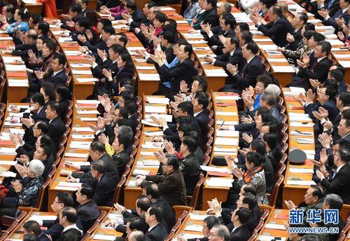 3月15日，第十二屆全國人民代表大會第五次會議在北京人民大會堂舉行閉幕會。這是代表在會上鼓掌。 新華社記者楊宗友攝