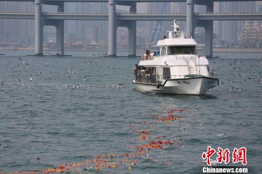 遼寧舉行海葬公祭“生態(tài)葬”漸入人心