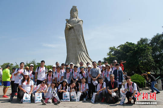 資料圖：臺灣青年參訪湄洲媽祖祖廟時合影。 <a target='_blank' href='http://www.chinanews.com/'>中新社</a>記者 陳小愿 攝