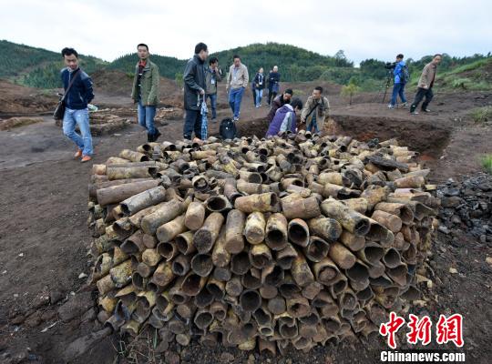 桐木嶺遺址出土的坩堝。　通訊員 歐陽常海 攝