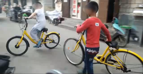 厲害了！小學(xué)生5秒破解小黃車密碼 驚呆路人