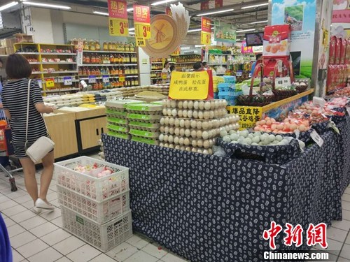 資料圖：市民正在超市購物。<a target='_blank' href='http://www.chinanews.com/' _fcksavedurl='http://www.chinanews.com/' ></table>中新網(wǎng)</a>記者 李金磊 攝