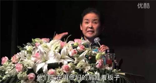 女德講師胡謅武警肩扛火車遭罵:神劇都不敢這么拍