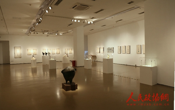 “萬(wàn)物皆有靈——韓冬作品展”開(kāi)幕式現(xiàn)場(chǎng) (2)