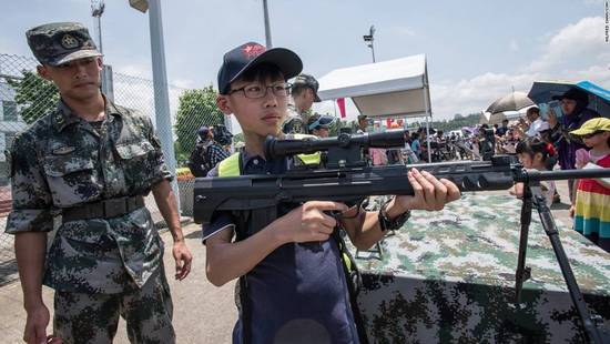 駐港部隊(duì)軍營(yíng)開放派票中 市民可體驗(yàn)射擊觀看表演