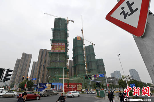 1月10日，福州一處商品房在建中。 <a target='_blank' href='http://www.chinanews.com/'>中新社</a>記者 呂明 攝