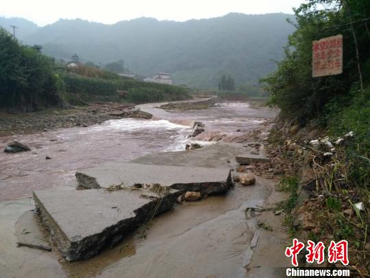 圖為商洛發(fā)生暴雨洪澇災(zāi)害?！∪f濤 攝