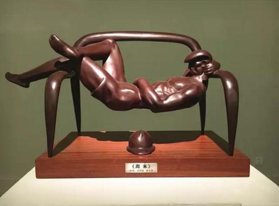 馮國豪、林文思 周末 68cm×30cm×41cm 銅 2004年