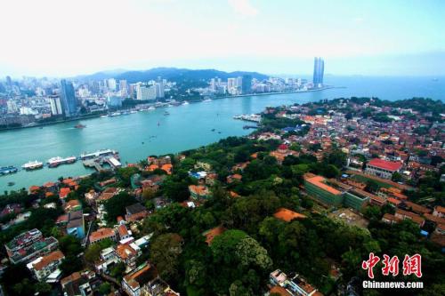 資料圖：廈門，別稱鷺島，福建省省轄市，東南沿海重要的港口及風(fēng)景旅游城市。廈門還是中國最早設(shè)立的經(jīng)濟(jì)特區(qū)之一。王東明 攝