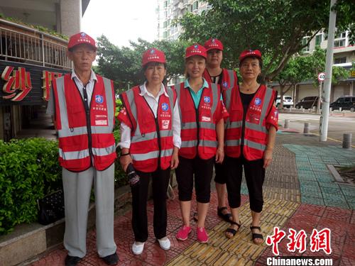 廈門街頭的志愿者。<a target='_blank' href='http://www.chinanews.com/' >中新網(wǎng)</a>記者 李金磊 攝