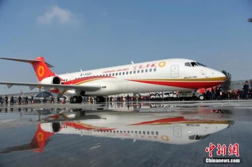 中國首架噴氣式支線客機——ARJ21飛機。資料圖。張浪 攝