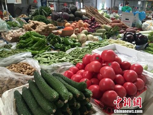 資料圖：菜市場(chǎng)各種蔬菜。<a target='_blank' href='http://www.chinanews.com/' >中新網(wǎng)</a> 種卿 攝