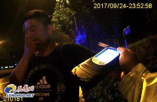 酒駕男欲逃檢測喊朋友助陣 叫來20名小弟做俯臥撐