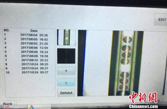 在這臺(tái)光子晶體微球自動(dòng)化檢測(cè)儀的屏幕上，檢測(cè)結(jié)果全程可視化。　申冉 攝