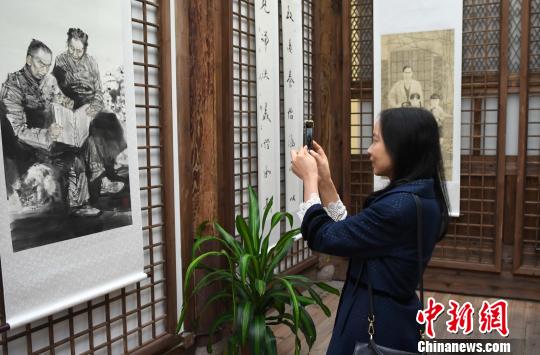 冰心生平與作品書(shū)畫(huà)征集展吸睛。　劉可耕 攝