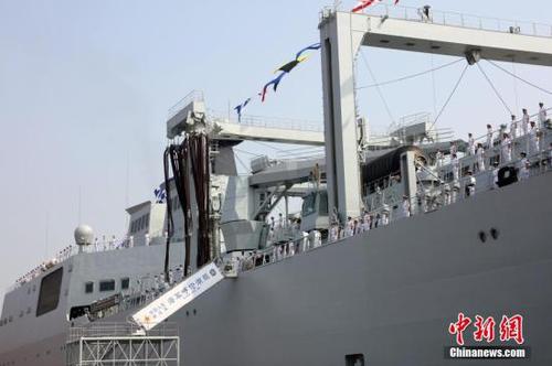 圖為我國新型綜合補(bǔ)給艦首艦呼倫湖艦。<a target='_blank' href='http://www.chinanews.com/'>中新社</a>發(fā) 胡善敏 攝 圖片來源：CNSPHOTO