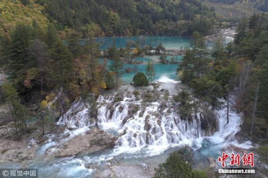 圖為震后新景觀--雙龍海瀑布。 圖片來源：視覺中國