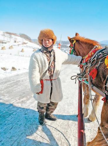 吉林雪鄉(xiāng)旅游：有老板3個月賺9萬多 人和馬都累壞了