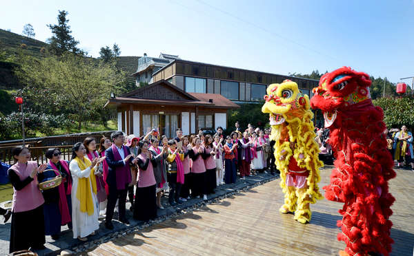 5舞獅隊(duì)?wèi)c祝頭採節(jié)開幕