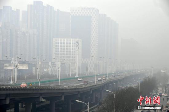 資料圖：河北石家莊遭遇嚴重霧霾天氣。<a target='_blank' href='http://www.chinanews.com/'>中新社</a>記者 翟羽佳 攝