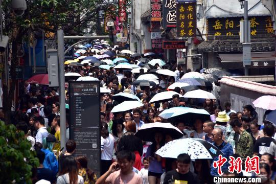 資料圖：長沙太平老街人山人海。　盧文偉 攝