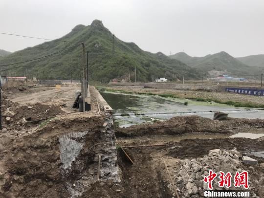 陽(yáng)泉市平定縣石門(mén)口鄉(xiāng)亂流橋修建工程 王賀 攝