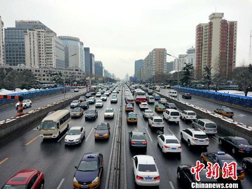 圖為北京街頭的車輛。<a target='_blank' href='http://www.chinanews.com/' >中新網(wǎng)</a>記者 李金磊 攝